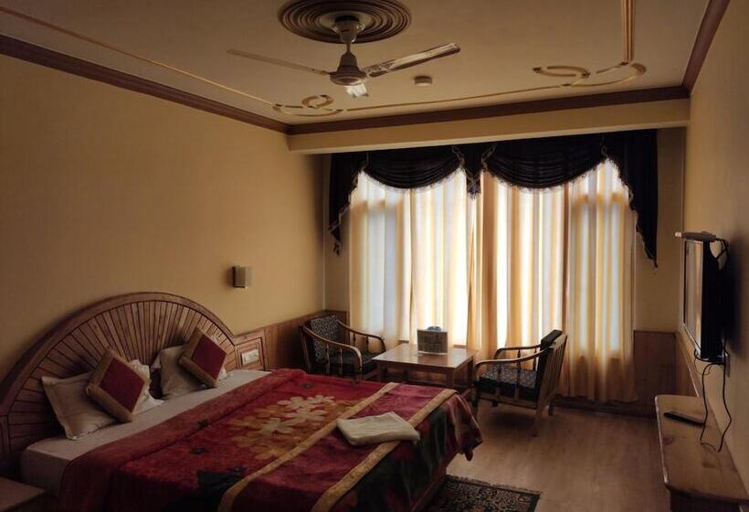 פנסיון Hostal Harepakoba