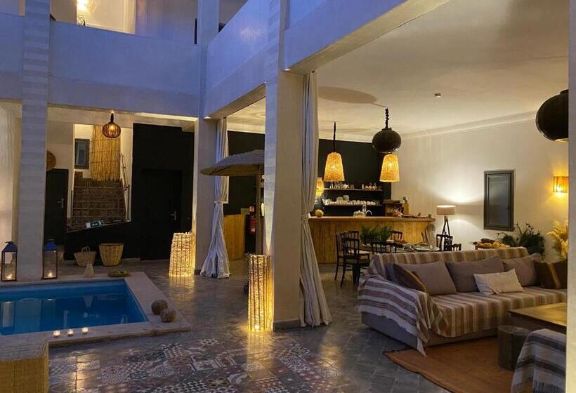 پانسیون Le Patio Du Lac