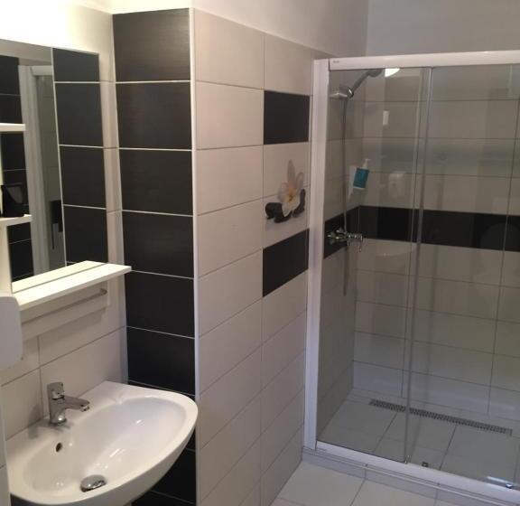 פנסיון Pizza Tábor Apartman