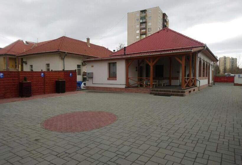 פנסיון Pizza Tábor Apartman