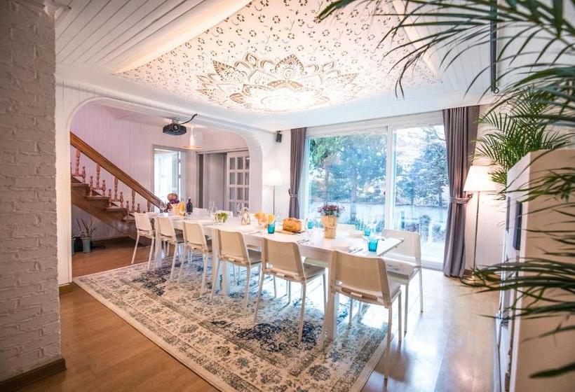 Пансион Sg Tailored Service Home Near Metro