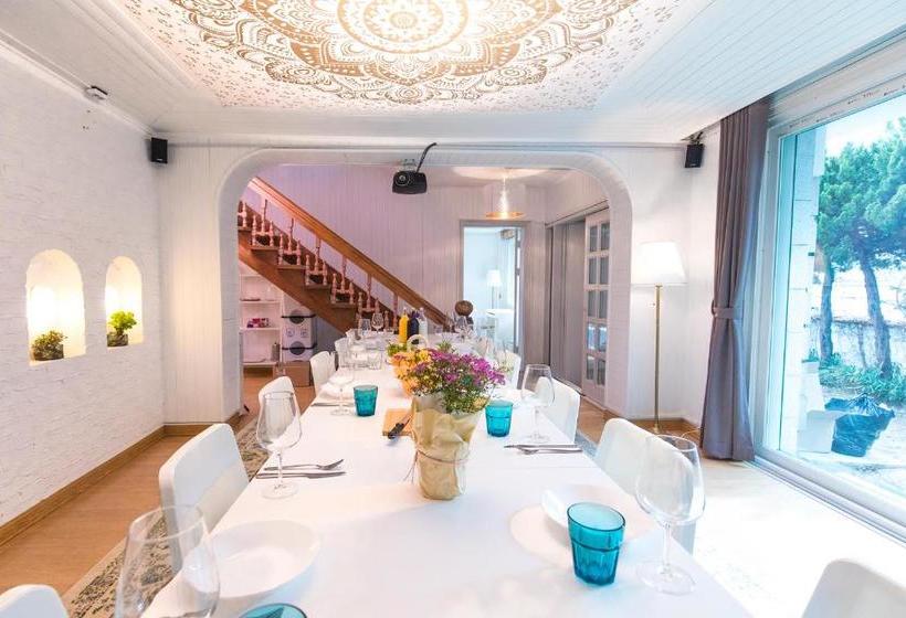 Пансион Sg Tailored Service Home Near Metro