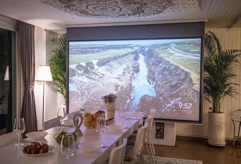 Пансион Sg Tailored Service Home Near Metro