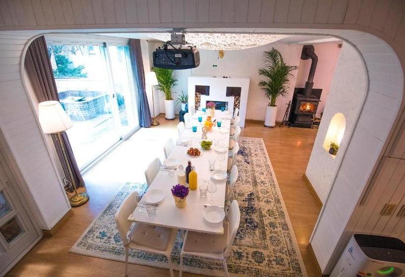 Пансион Sg Tailored Service Home Near Metro