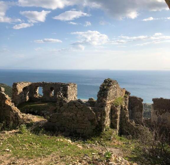 פנסיון Tzavelitiko Home