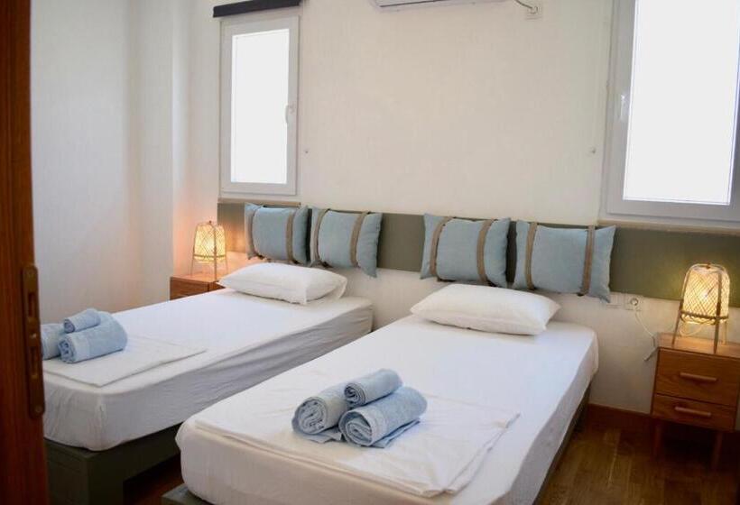 פנסיון Tzavelitiko Home