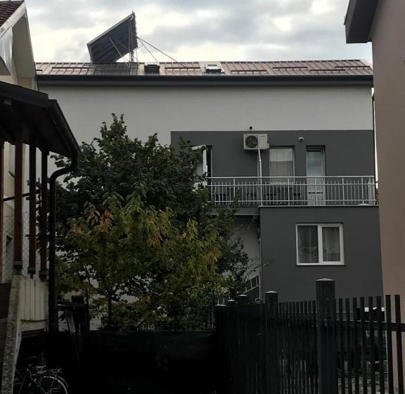 پانسیون Venecia Plaza Struga