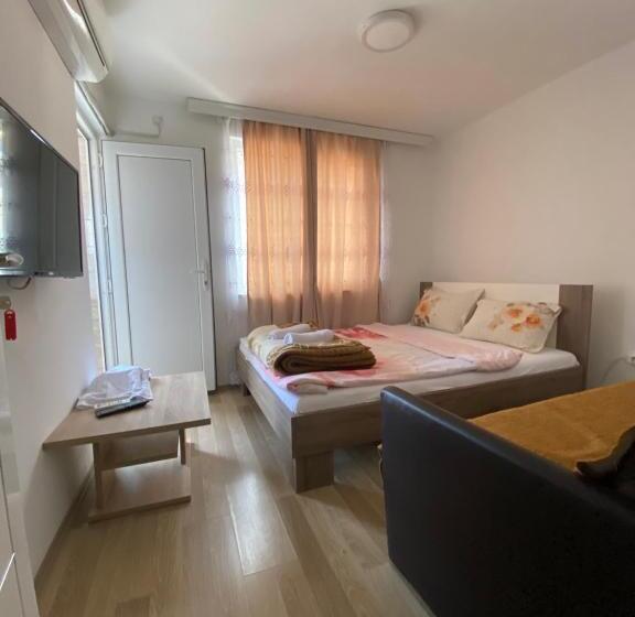 پانسیون Venecia Plaza Struga