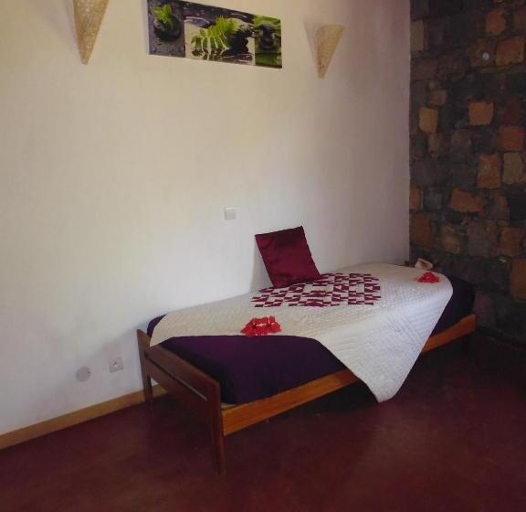 هاستل Casa De France