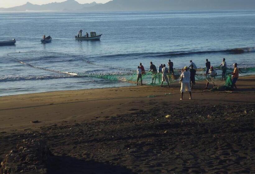 هاستل Casa De France