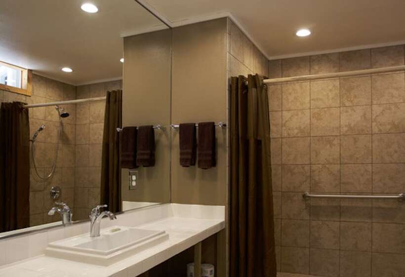 호스텔 Silver Pines Lodge