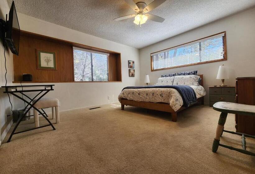 호스텔 Silver Pines Lodge