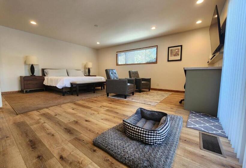 호스텔 Silver Pines Lodge