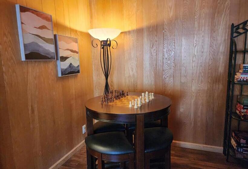 호스텔 Silver Pines Lodge