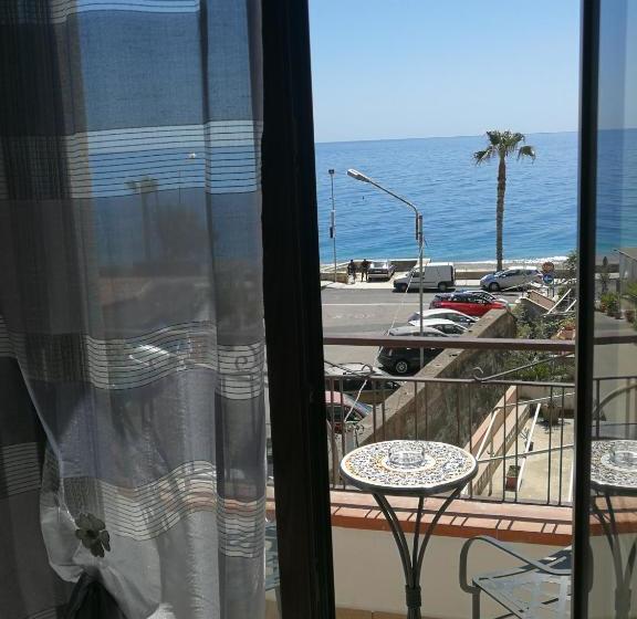 Bed and Breakfast La Finestra Sul Mare