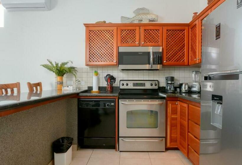 Delluz Bahia Azul 4b Pool View, Jaco Beach 2nd Floor