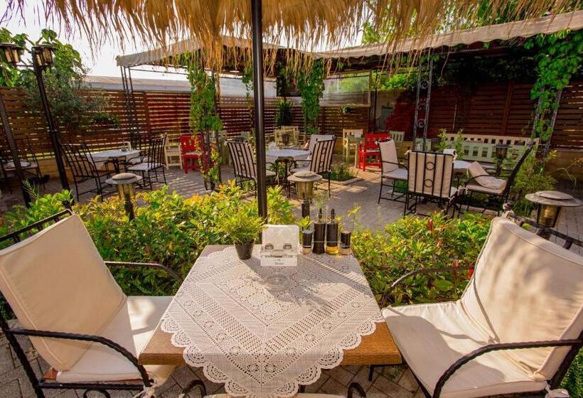 בית מלון כפרי The Step Family