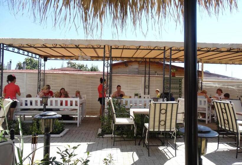 בית מלון כפרי The Step Family