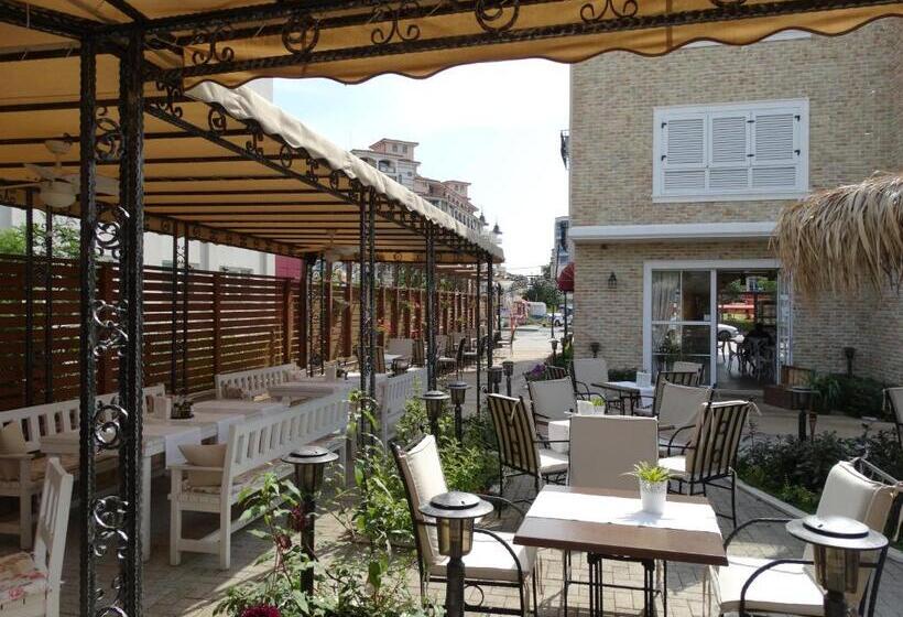 בית מלון כפרי The Step Family