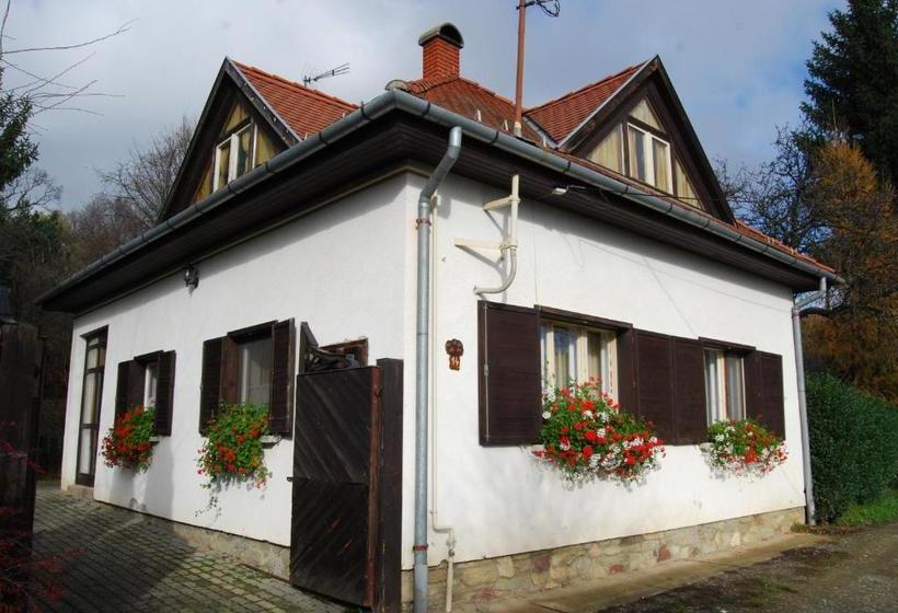 פנסיון Boróka Apartmanházak   Fagyöngy House