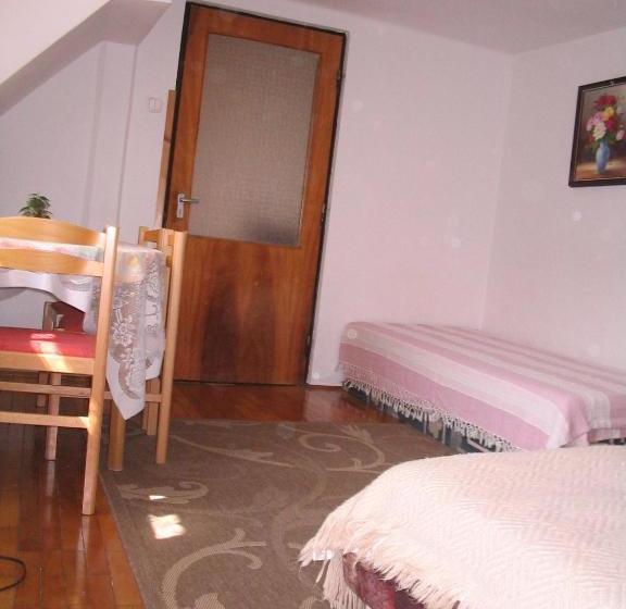 بنسيون Burg Eger