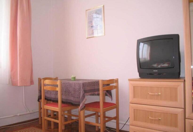 بنسيون Burg Eger