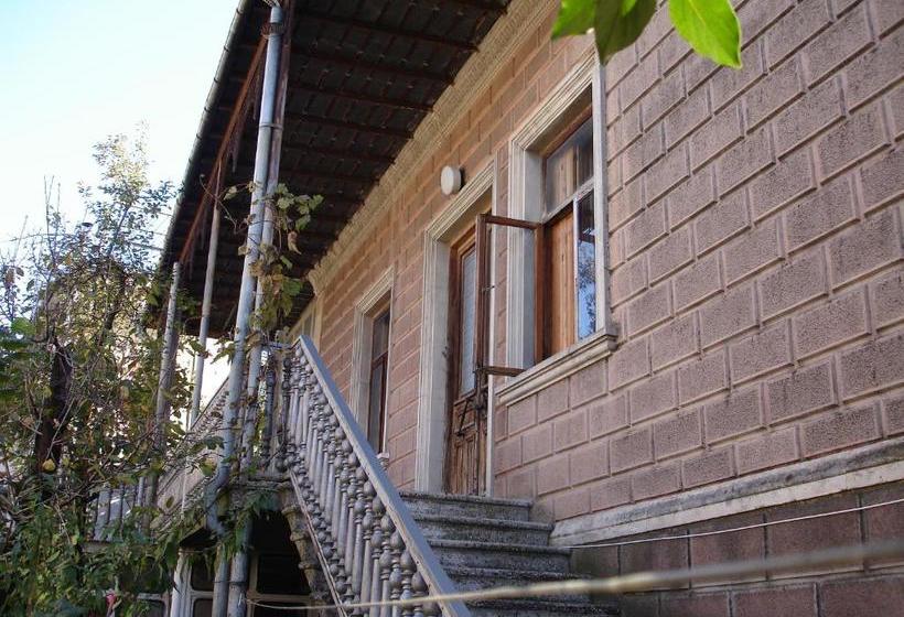 پانسیون Guest House Deda Lali