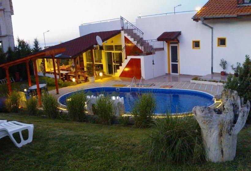 פנסיון Guest House Evin Rai