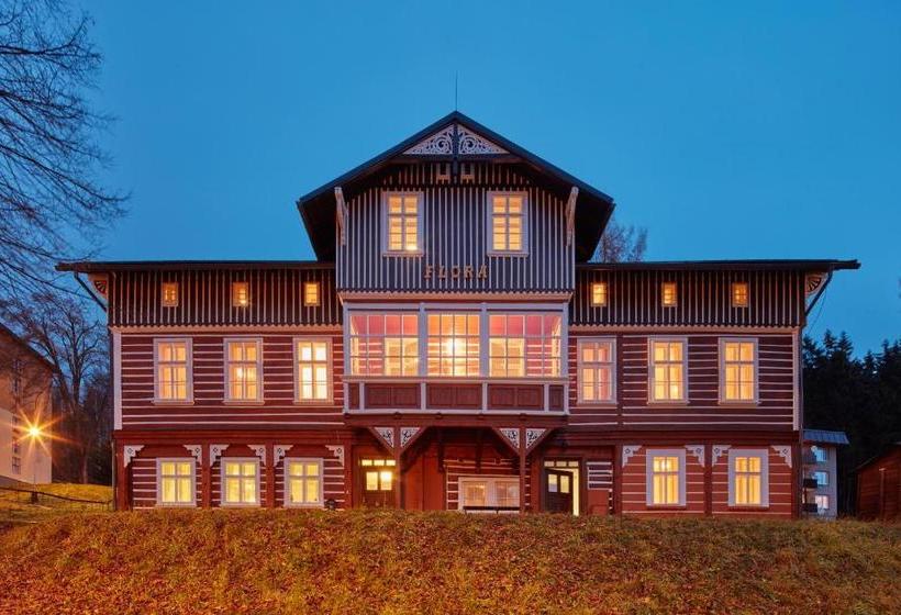 پانسیون Penzion Flora