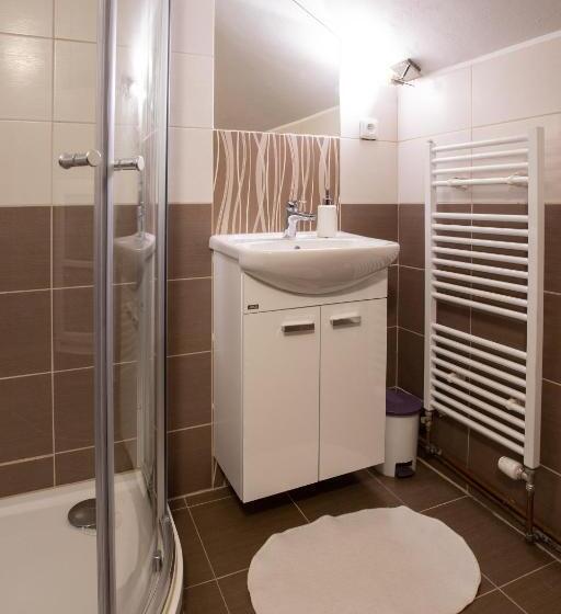 پانسیون Penzion Flora