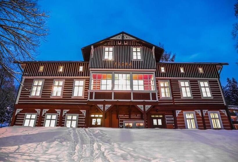 بنسيون Penzion Flora