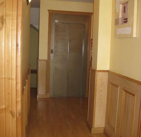 ペンション Puerta Del Sol