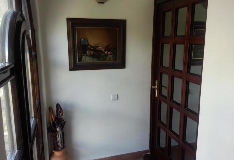 پانسیون Villa Sara Guesthouse