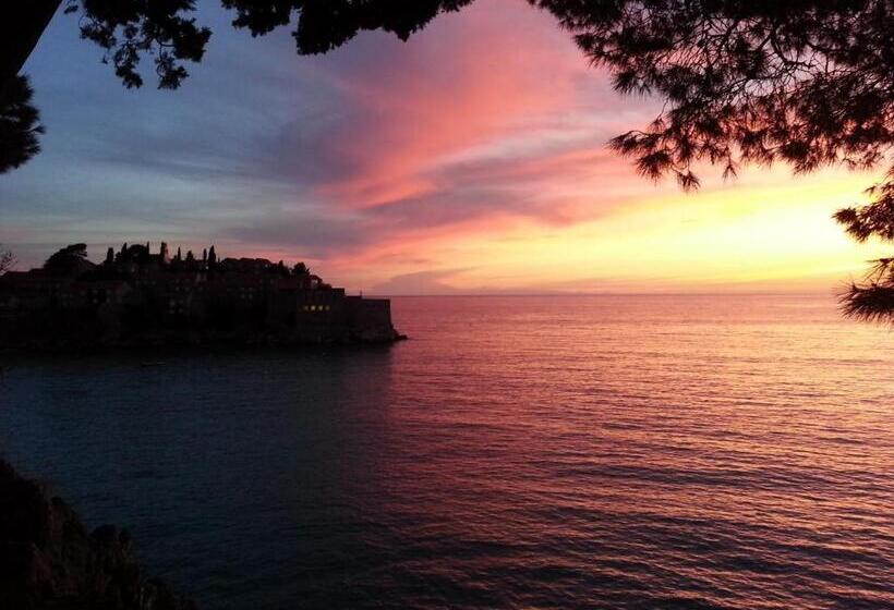 پانسیون Villa Sara Guesthouse