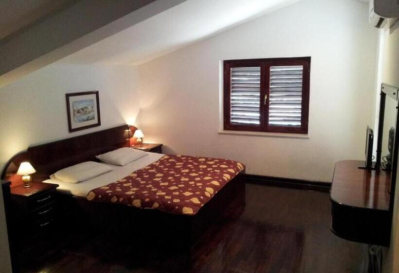 پانسیون Villa Sara Guesthouse