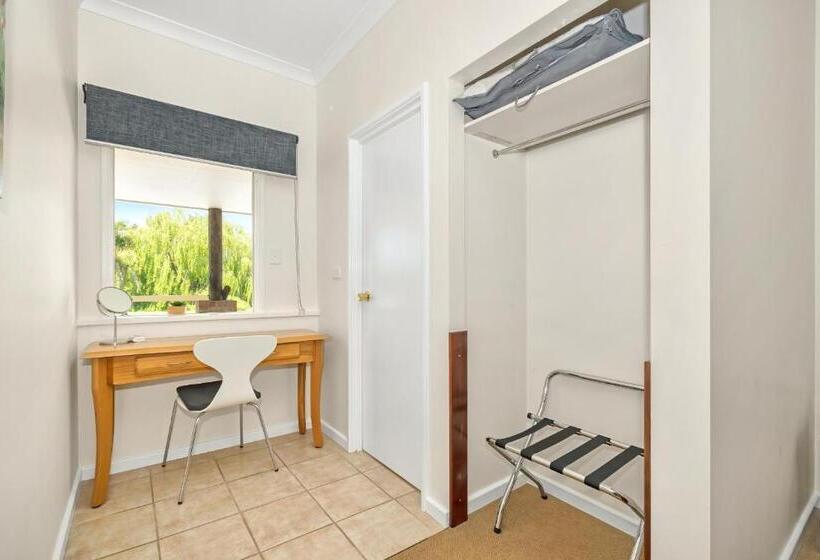 101 Oatlands