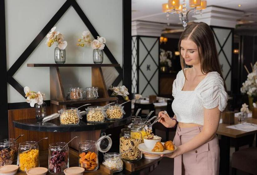 Carlton Hotel Buda Castle