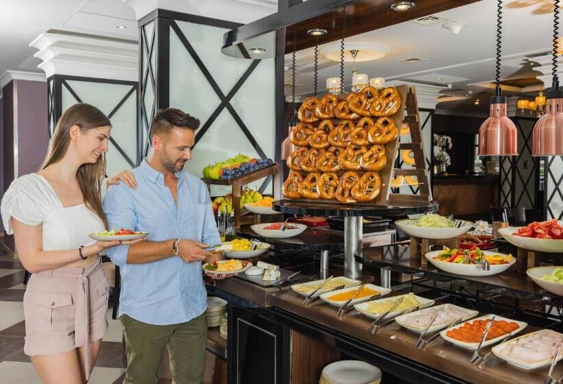 Carlton Hotel Buda Castle