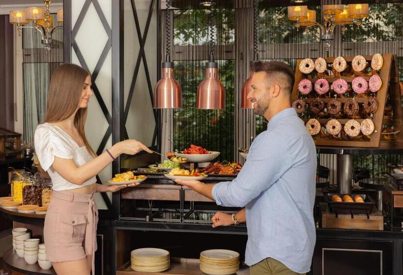 Carlton Hotel Buda Castle