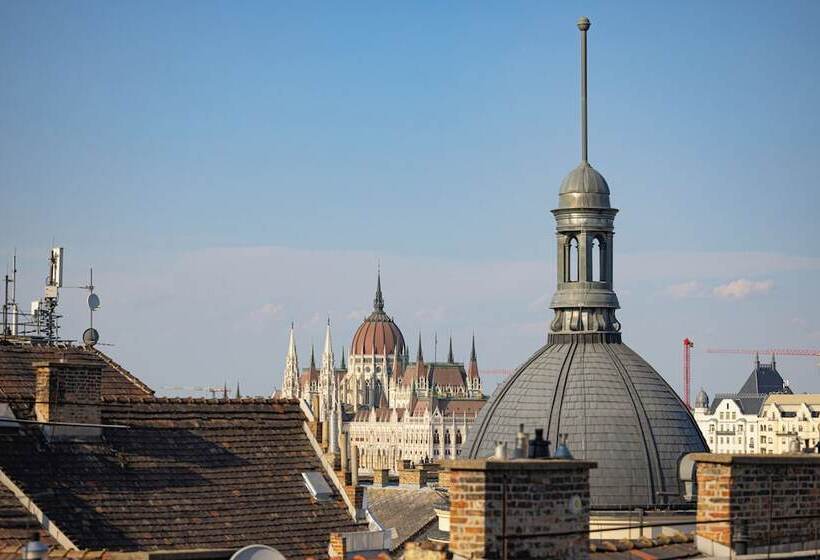 Carlton Hotel Buda Castle