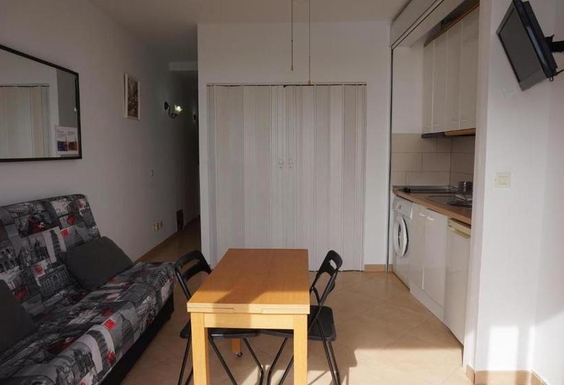 Center & White Town Apartment