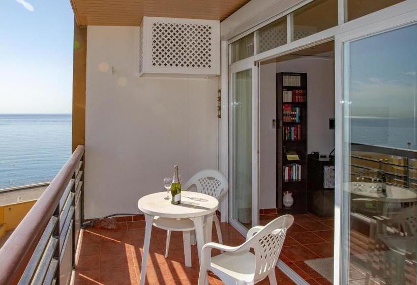 Center & White Town Apartment