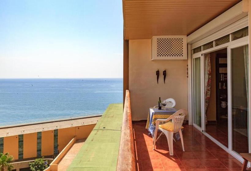 Center & White Town Apartment