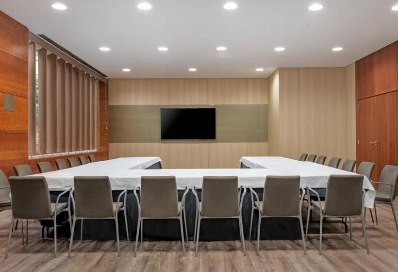 Ac Hotel Badajoz By Marriott