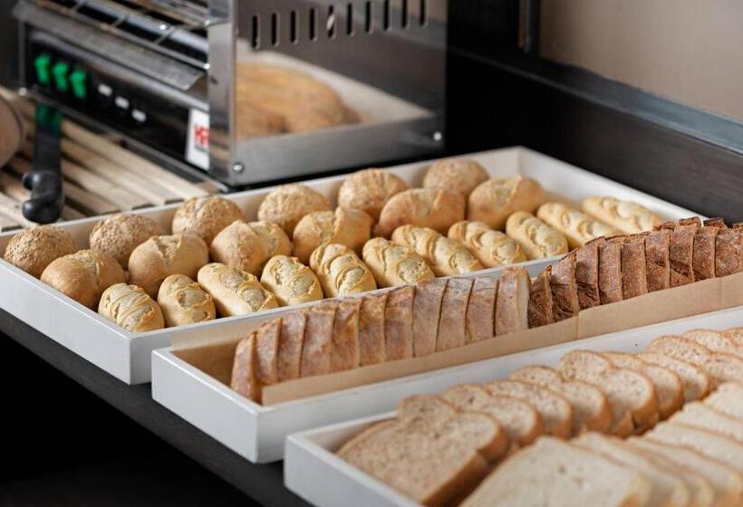 Ac Hotel Badajoz By Marriott