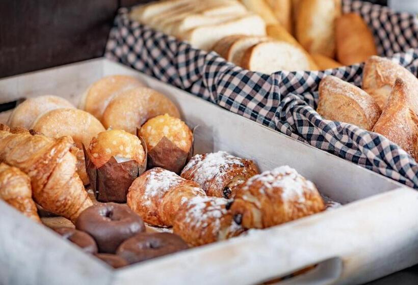 Ac Hotel Irla By Marriott