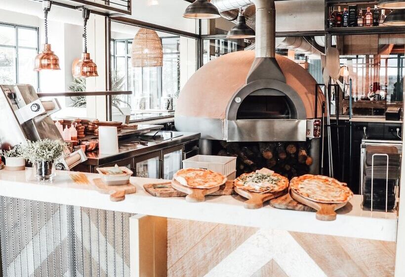 هتل Aravaca Village