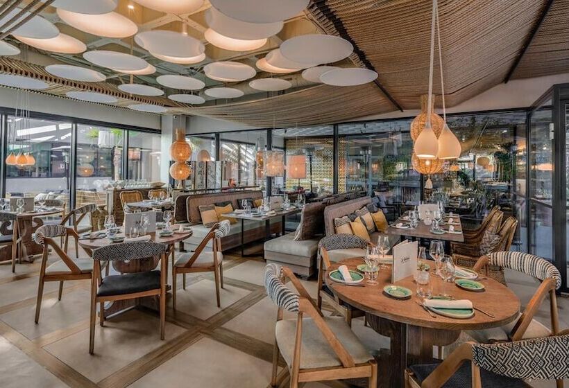 هتل Aravaca Village