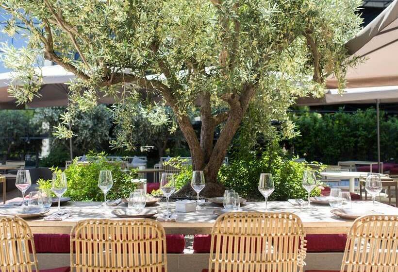 هتل Aravaca Village