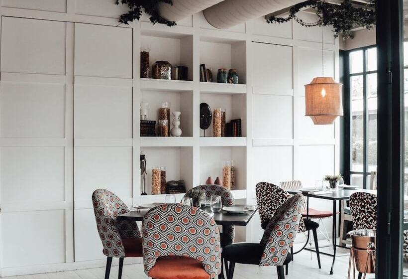 هتل Aravaca Village